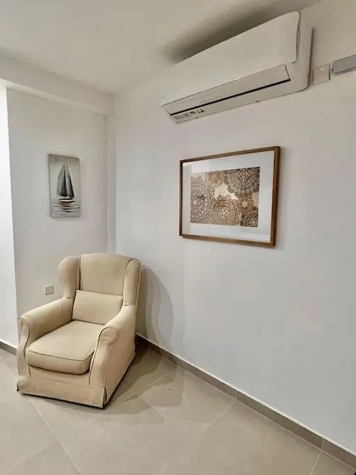 New, Ultra Comfy, Central Flat Msida 0*,